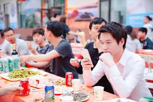 看音乐会吃瓜群众,音乐盛宴中的“吃瓜”众生相