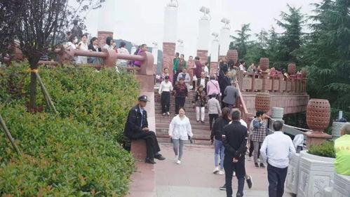 嘉陵江的吃瓜群众是谁,揭秘民间舆论场中的焦点人物