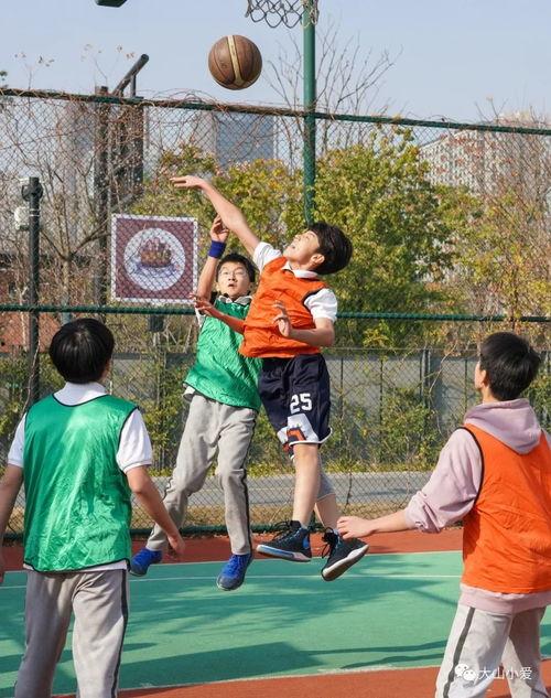 篮球场吃瓜群众,吃瓜群众的热议瞬间