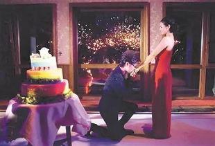 俄罗斯吃瓜群众看戏图片,吃瓜群众表情各异